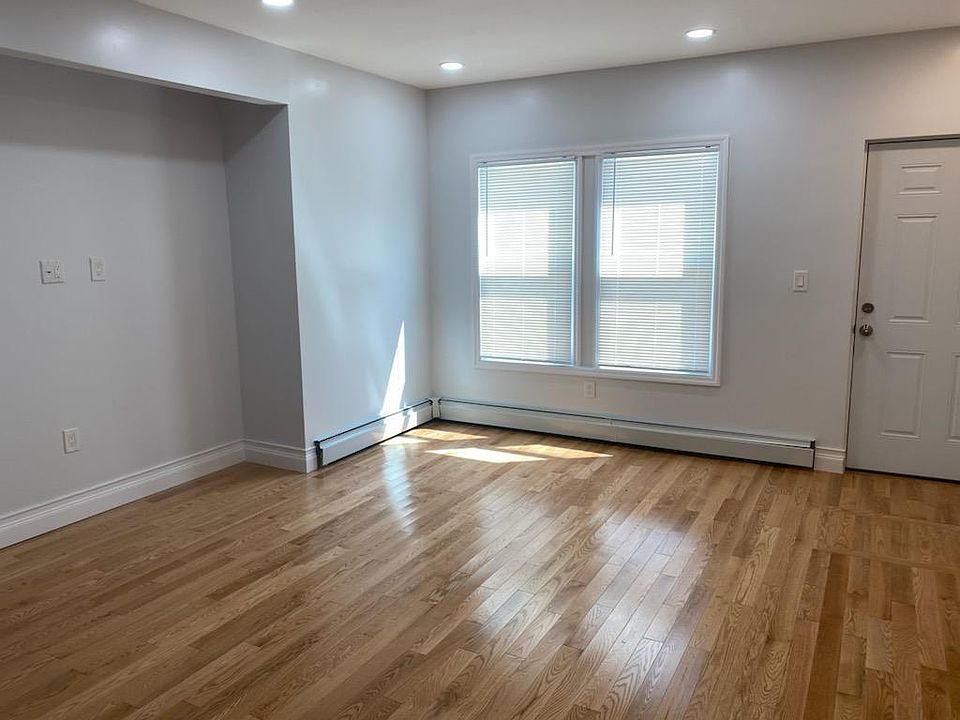 1st image of 4021 Dyre Ave