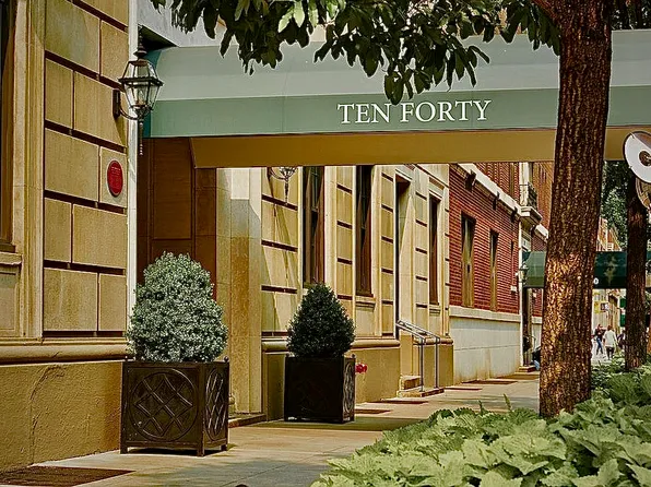 1040 Park Avenue image 1 of 6