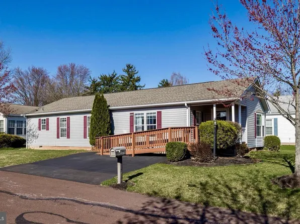 102 Finch Ln, Royersford, PA 19468