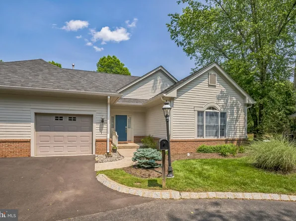 11 Birchwood Ct, Princeton, NJ 08540