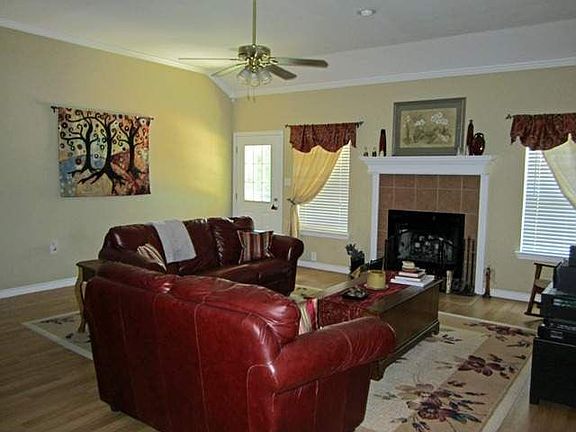 2nd image of 19016 Pinedale Cir