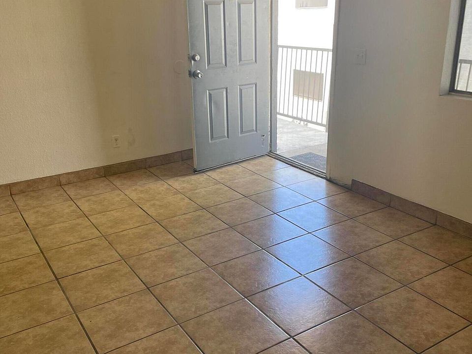 2nd image of 18202 N CAVE CREEK Road #206