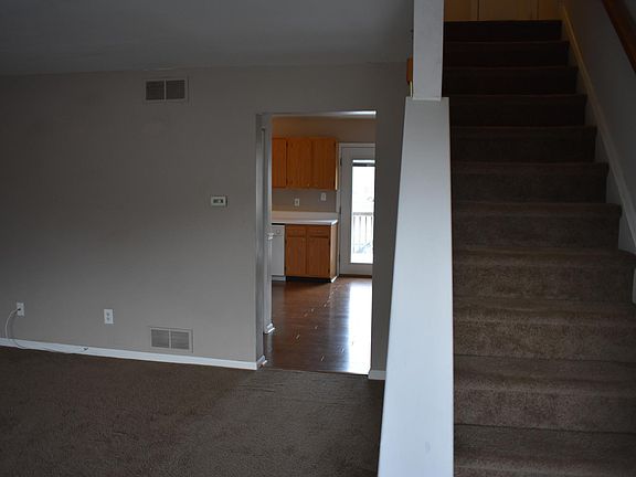 3rd image of 138 Vincent Cir