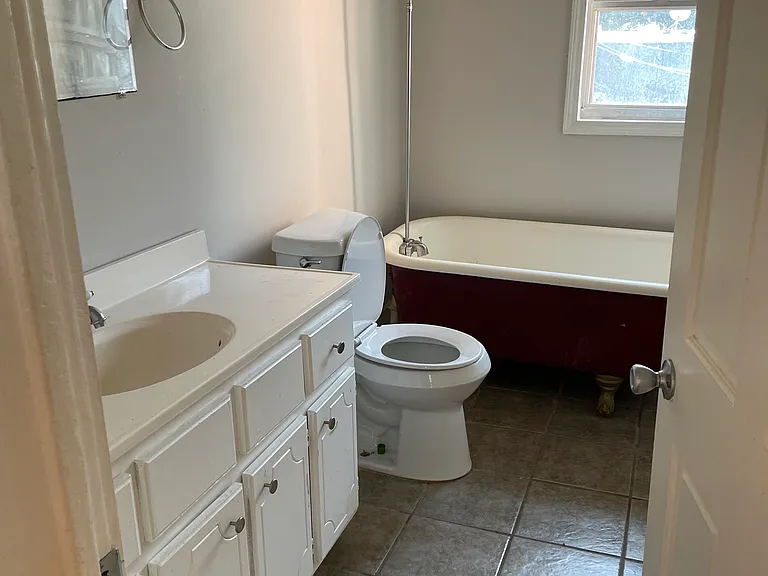 403 E Duffy St #B — Photo 4