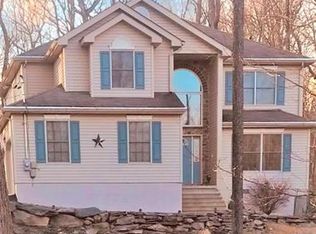 1212 Dogwood Ln, Bushkill, PA 18324