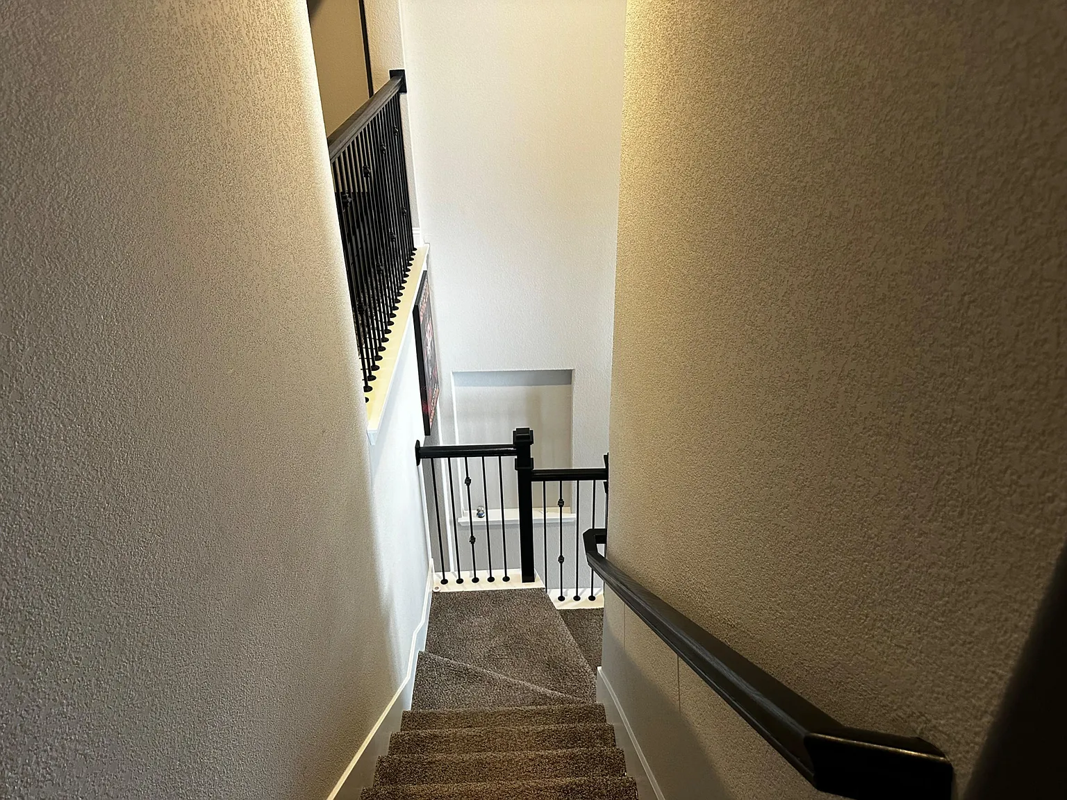 3 bed, 1.0 bath, 3000 sqft, $910 — Photo 4