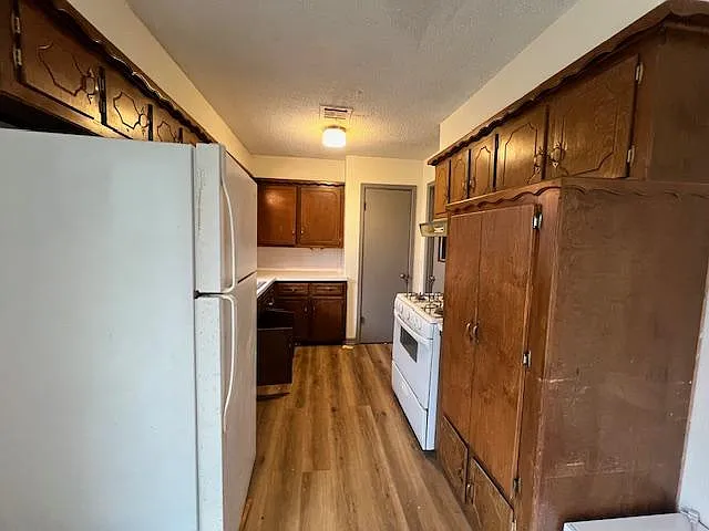 3 bed, 1.5 bath, 942 sqft, $1,200 — Photo 4