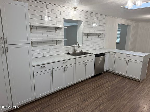 4th image of 947 CARDINAL Avenue