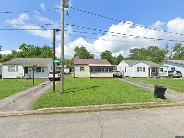 1605 Ferry St, Metropolis, IL 62960