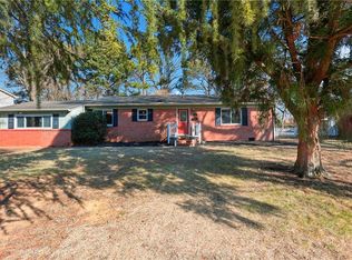 30 Meadowbrook Dr, Hampton, VA 23666