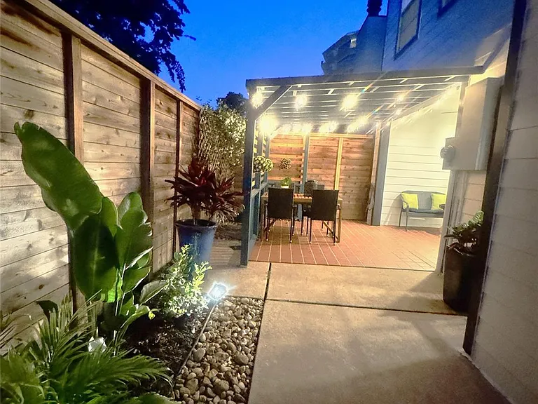 516 S Post Oak Ln #9 — Photo 39