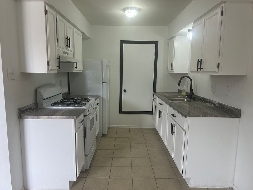 1st image of 466 Calle De Oro #3