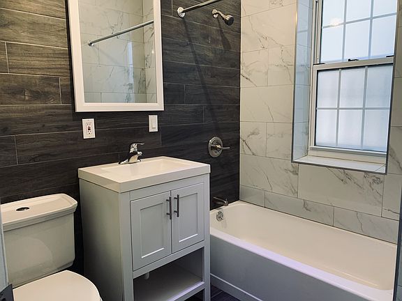5th image of 957 N Hamlin Ave #1