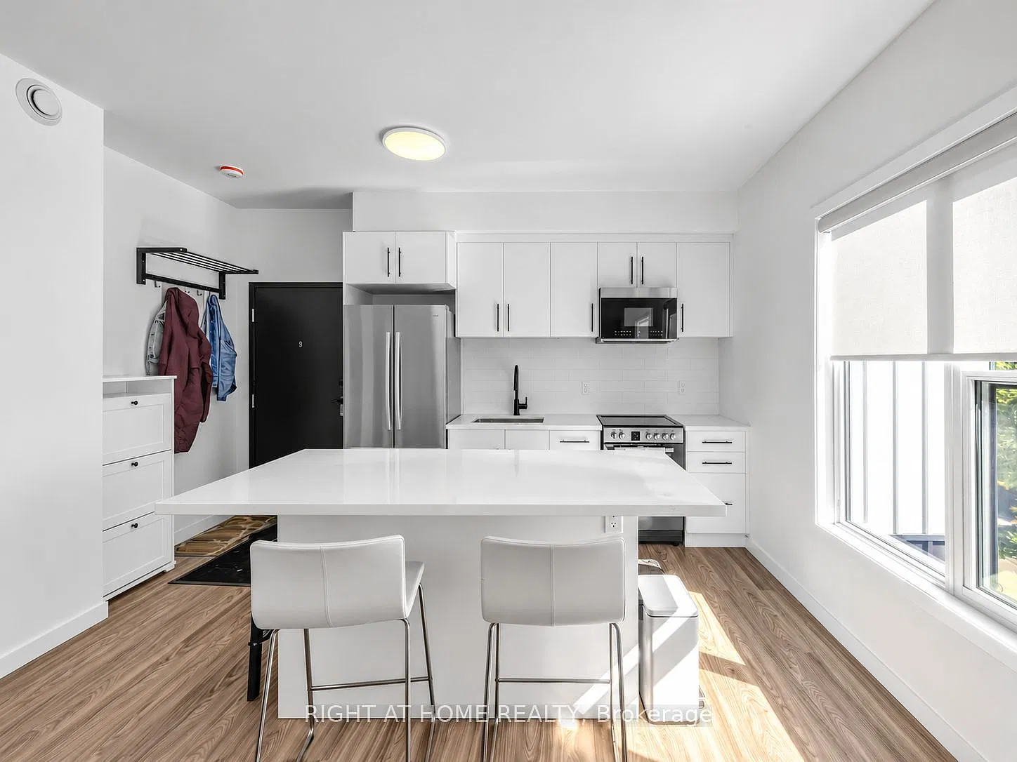 2 bed, $3,200 — Photo 1