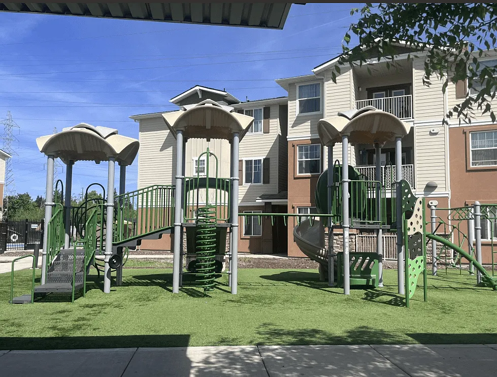 Peterson Place — Photo 1