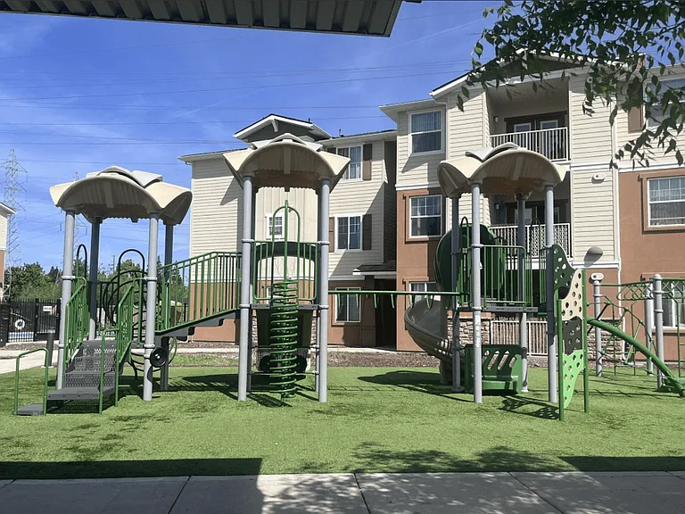 Peterson Place — Photo 1