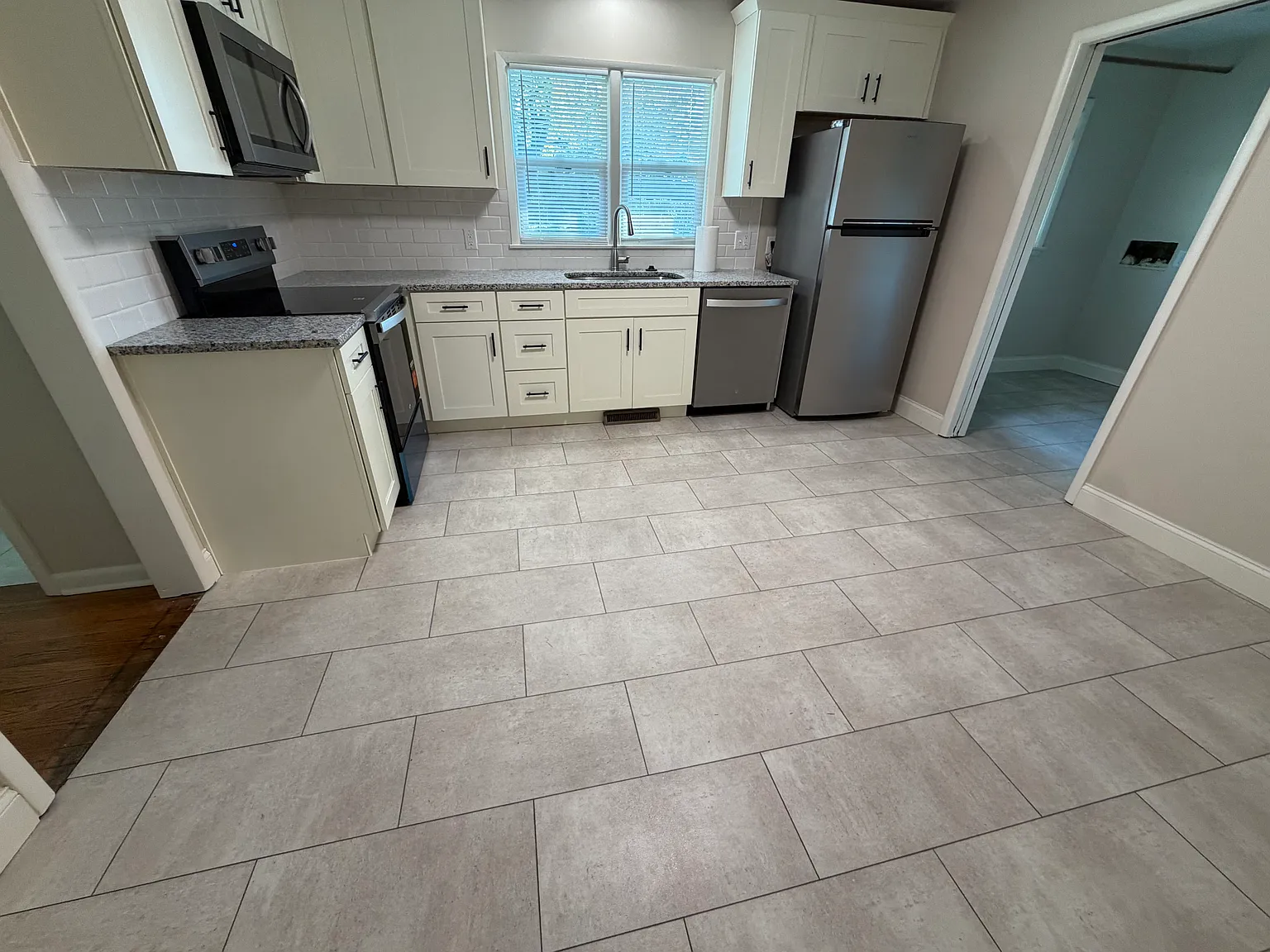 3 bed, 1.5 bath, 1600 sqft, $1,995 — Photo 3
