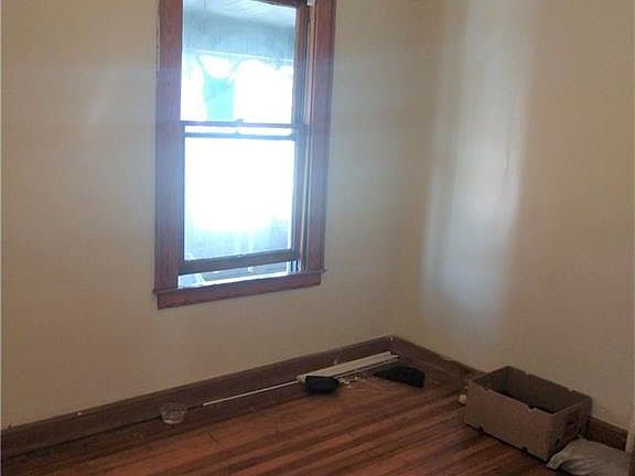 5th image of 1008 N Townsend St