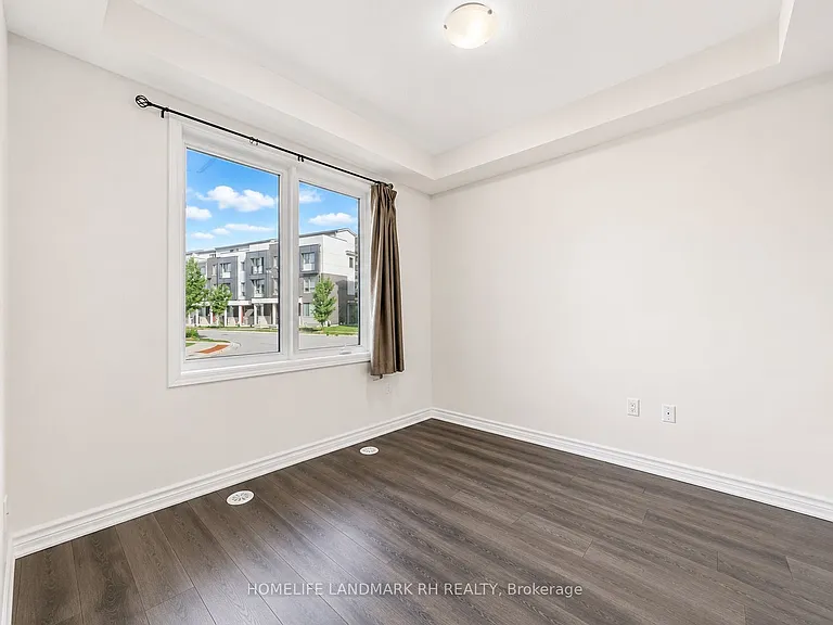 19 Edward Lennox St — Photo 20