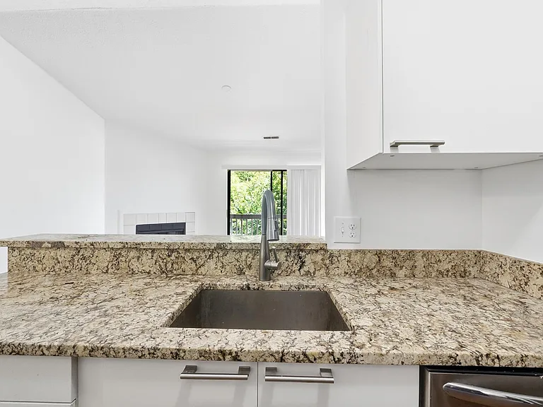 76 View Terrace Dr #9 — Photo 8