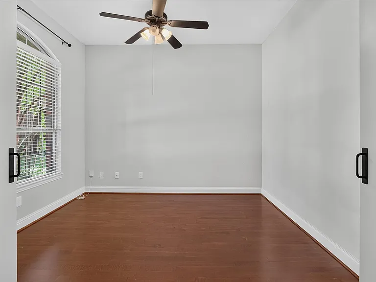 4635 Saginaw Ct — Photo 4