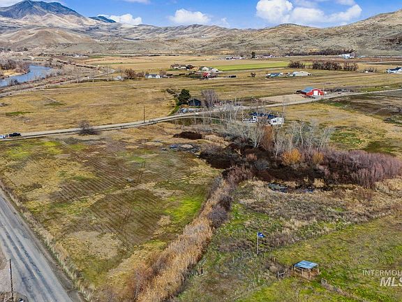 5th image of 2776 N Plaza Rd