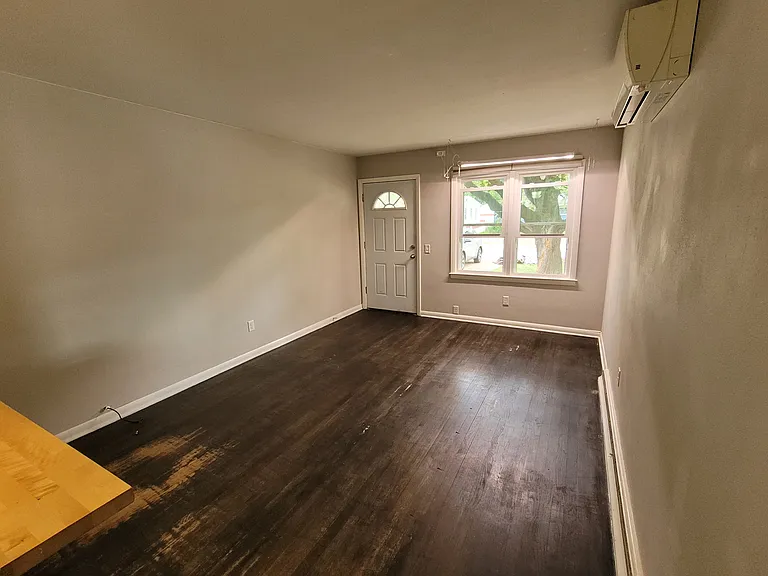 729-731 Fairmont Ave — Photo 3