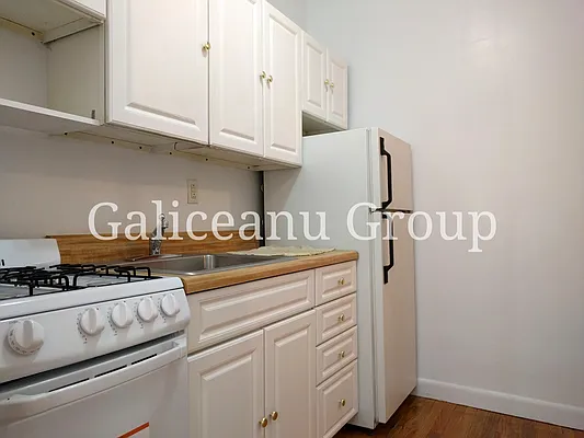 Rented by Lexington Real Estate Group | media 30