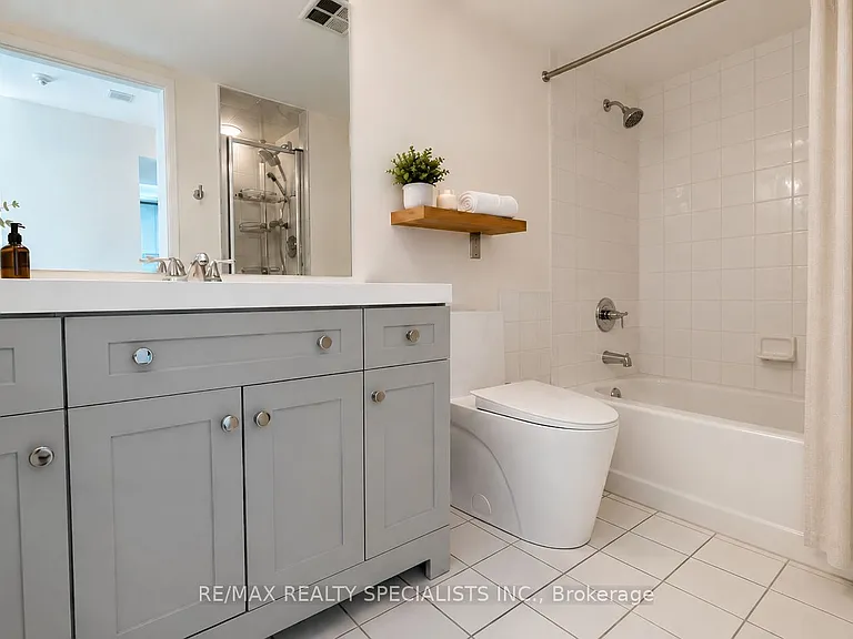 75 King St E #706 — Photo 6