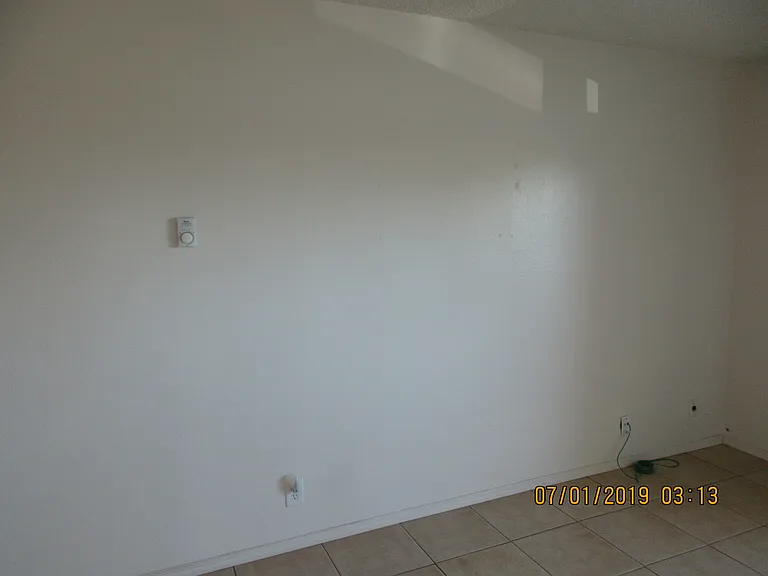 Mesa Manor Apartments — Photo 12