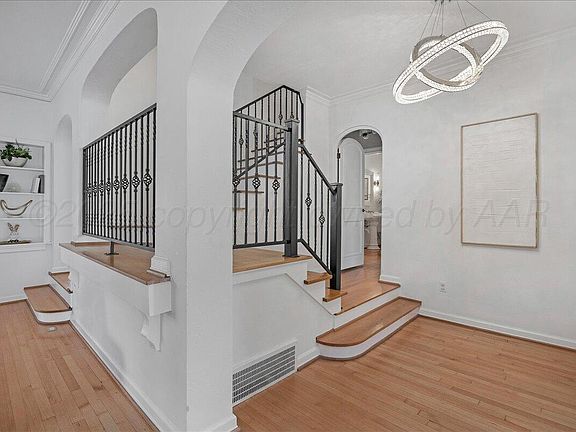 4th image of 2819 S Hayden St