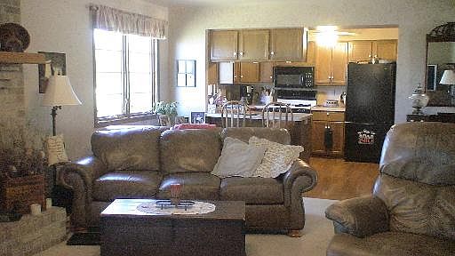4th image of 2072 Creek Ct