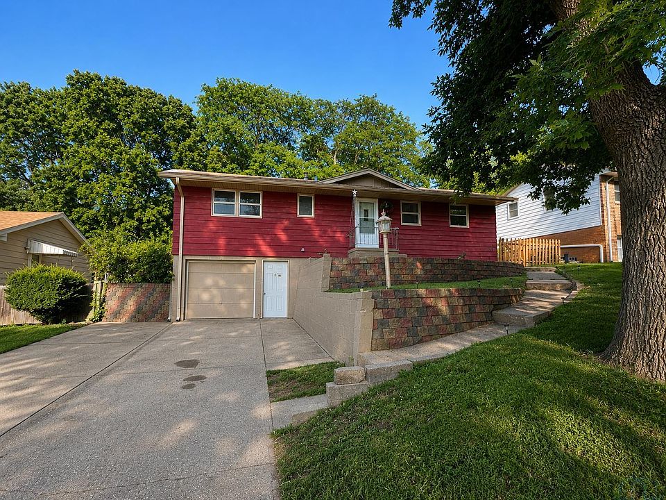 1st image of 2110 Allan St