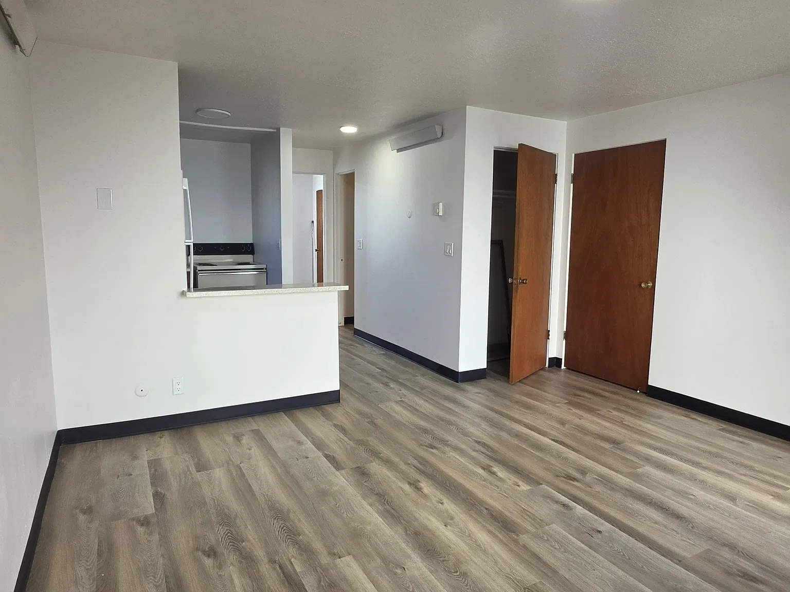 486 Whittier St — Photo 2