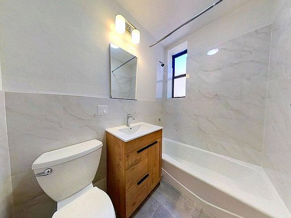 5th image of 1025 45th St APT 4G