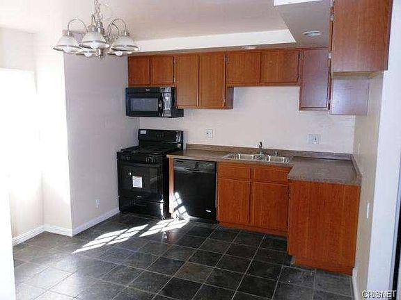 4th image of 11940 Weddington St Unit 20