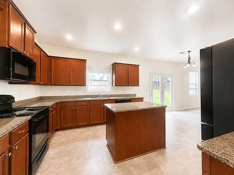 11 Phaeton Ave — Photo 10