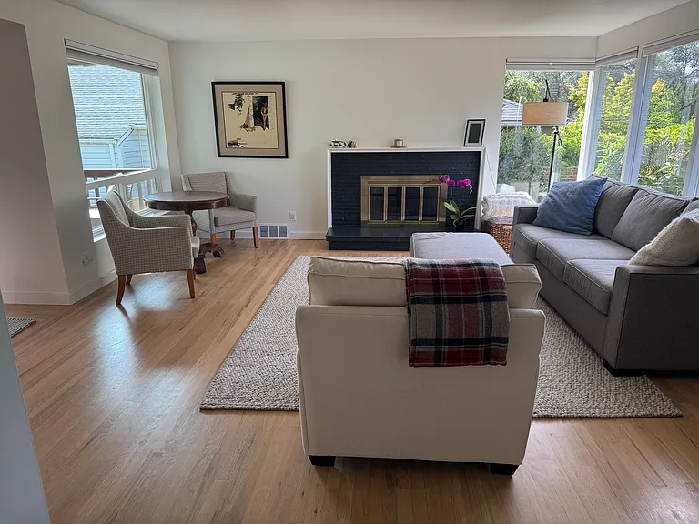 4009 NE 72nd St — Photo 2