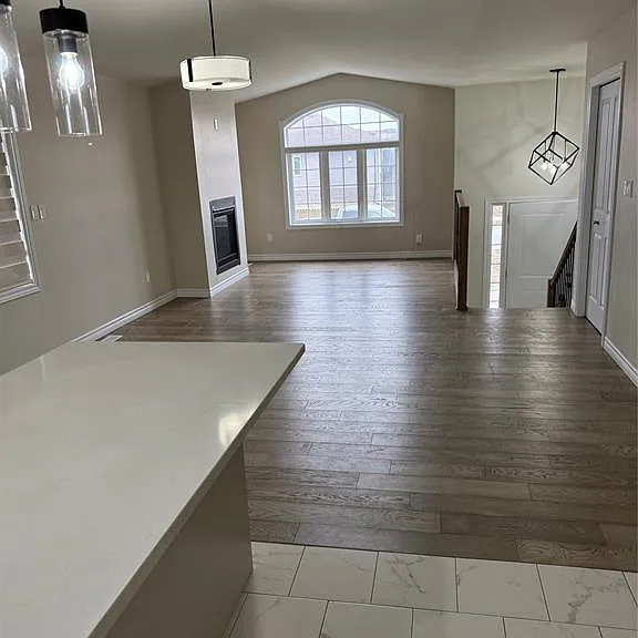 1145 Aspen Ridge Cres #UPPER — Photo 2