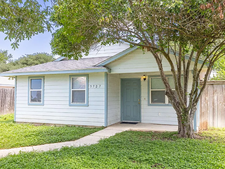 3727 Aragon Dr — Photo 3