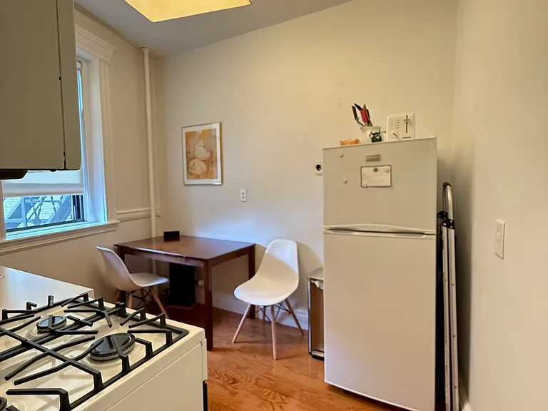 65 Park Dr — Photo 3