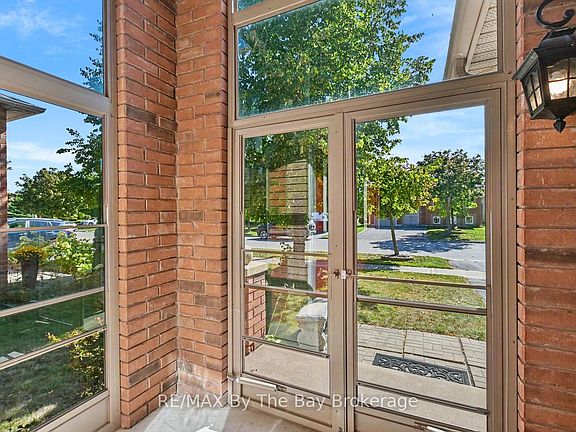 2nd image of 33 Telfer Rd