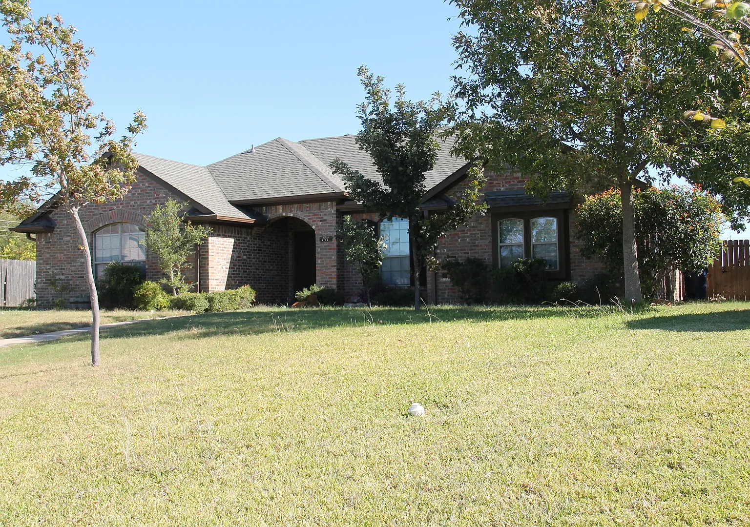 Beautiful house in Sanger. Excellent condition inside an out. — Photo 2