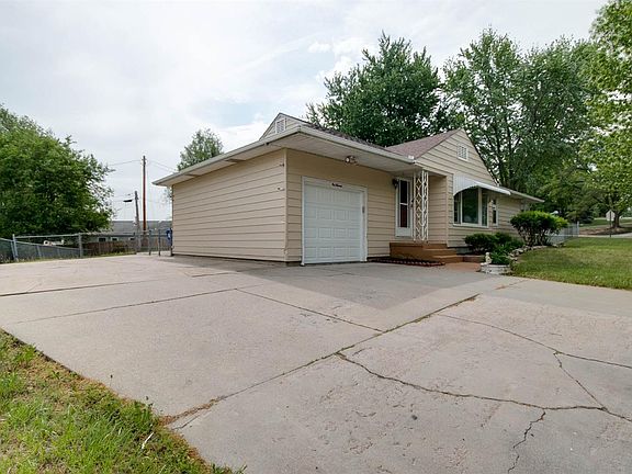 5th image of 111 Parkview Dr