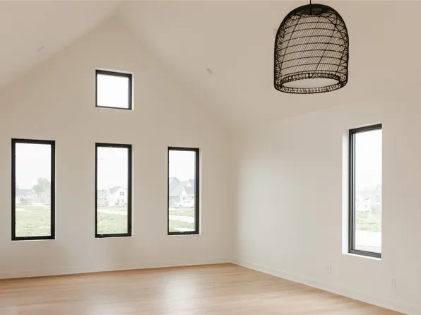 305 N 38th St, Cumming, IA 50061