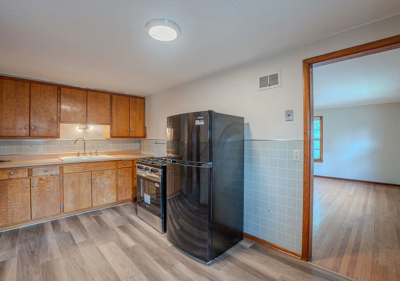 430 Oak St — Photo 4