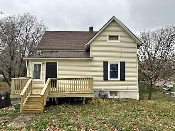 807 N Grant St, Clinton, IL 61727