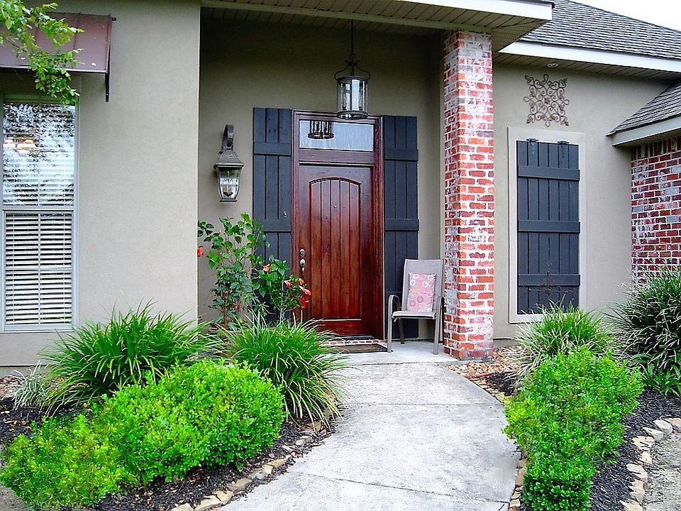 FRONT ENTRYWAY