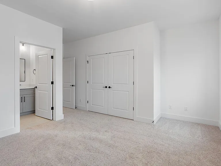 700 N Dupont Ave #323 — Photo 11
