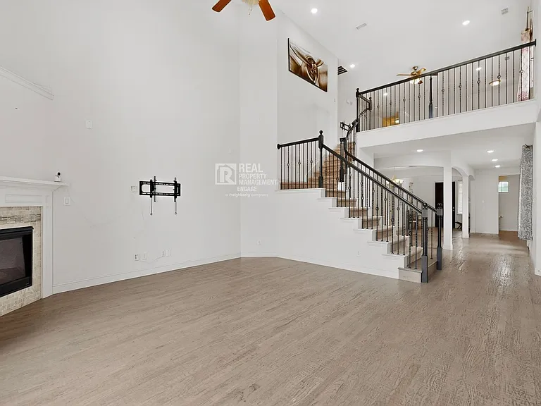 151 Darian Dr — Photo 8